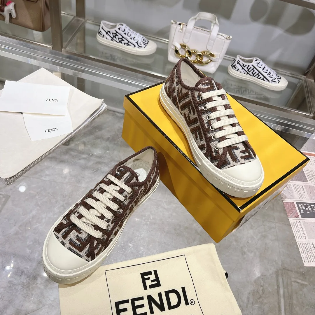 Couple style 💰460❤️Fendi Fendi's latest couple canvas shoes ❑ Fabric: Original customized imported jacquard canvas material ❑ Inner lining: Imported canvas material ❑ Sole: Original molded non-slip TPU outsole ❑ Bottom thickness: 2.5cm ❑ Size: Women's 35-40/Men's 39-45